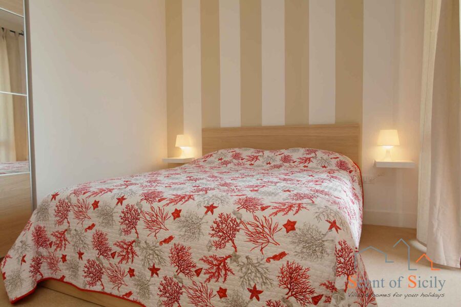 Lines double bedroom in Villa dei Coralli, Marsala Western Sicily