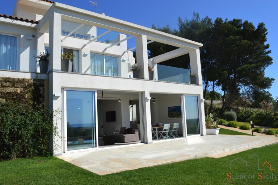 Marsala-Villa-Ladybird-ScentOfSicily-french-windows