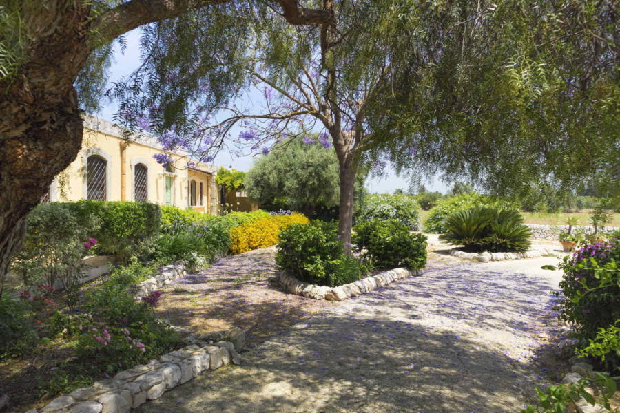 Near Syracuse centre and the beaches Near Syracuse centre and the beaches from Casale dell'ulivo Scent of Sicily