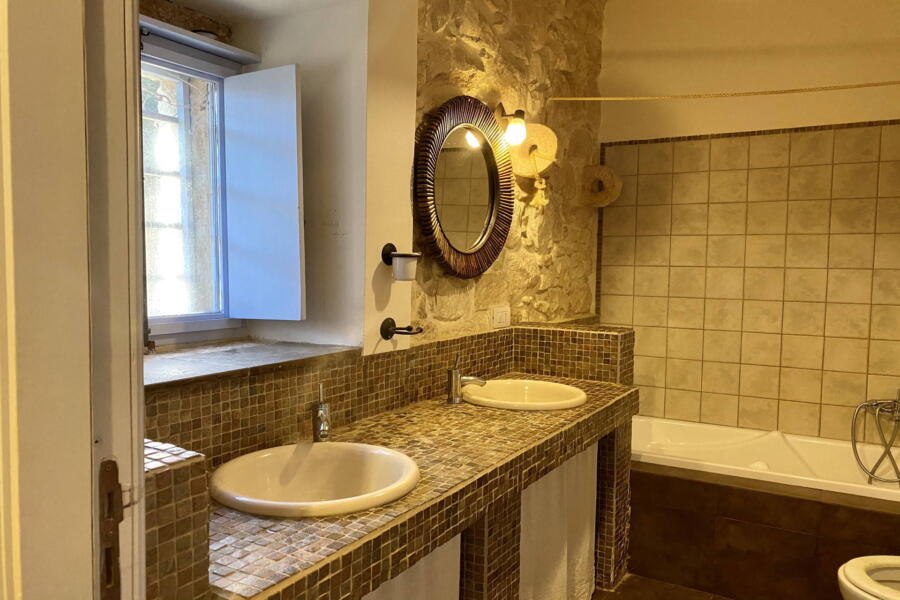 The bathroom a the ground floor