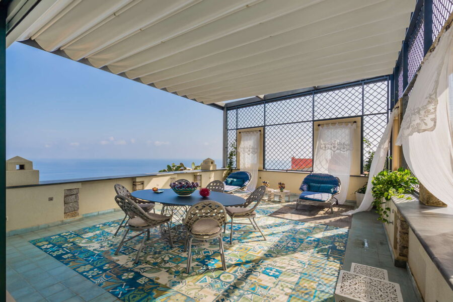 VillaArte_Taormina_Bedroom2floorEquipped_terrace_ScentOfSicily