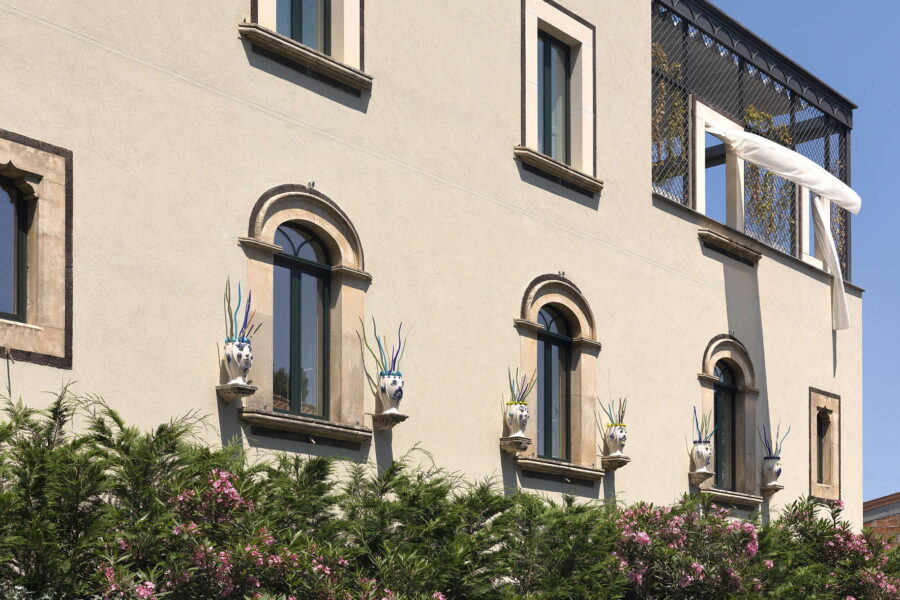 VillaArte_Taormina_FacadeSideViewViaPirandello_ScentOfSicily