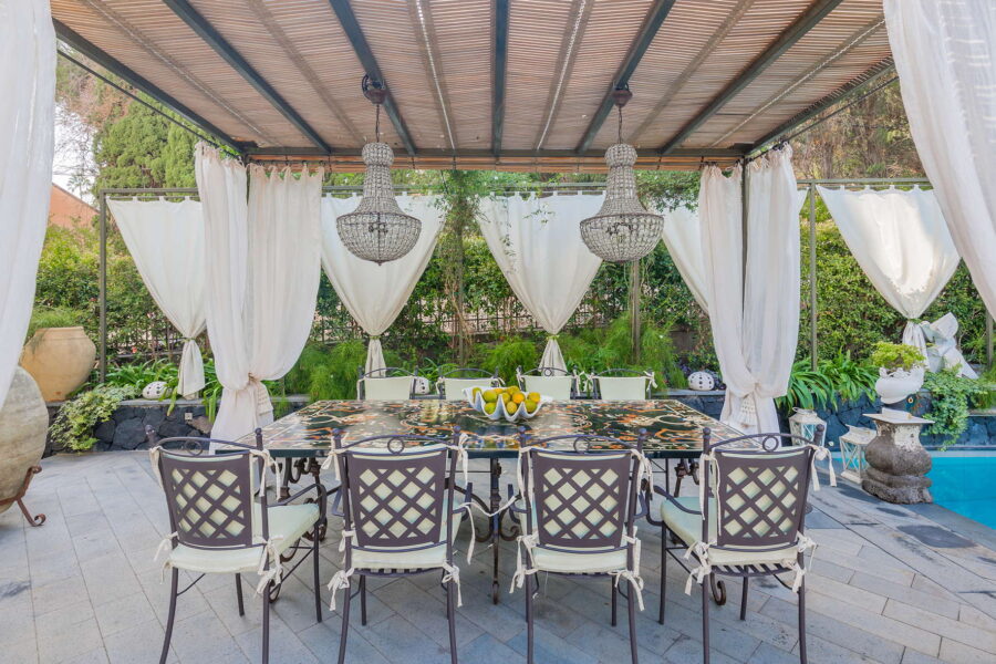 VillaArte_Taormina_GardenPatio_ScentOfSicily