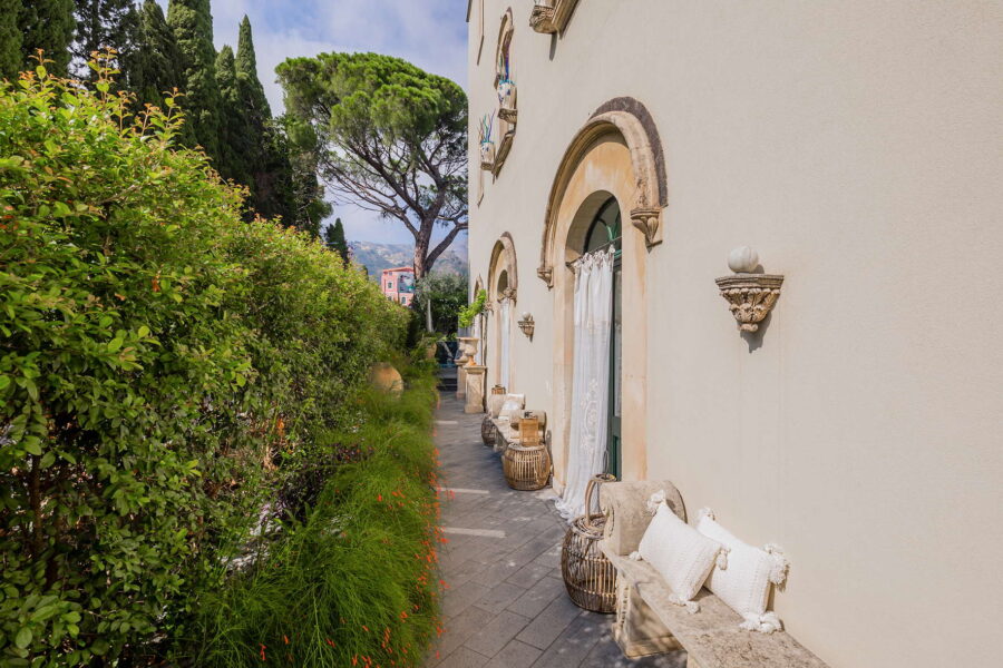 VillaArte_Taormina_LateralGardenProspective_ScentOfSicily