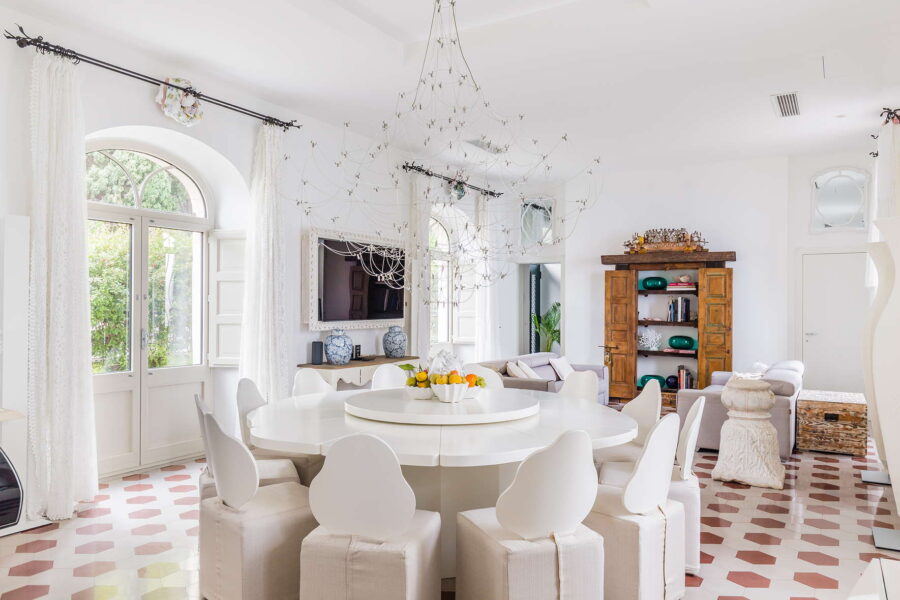 VillaArte_Taormina_LivingRoomDiningTable_ScentOfSicily