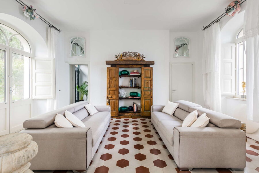 VillaArte_Taormina_LivingRoomSofaZone_ScentOfSicily