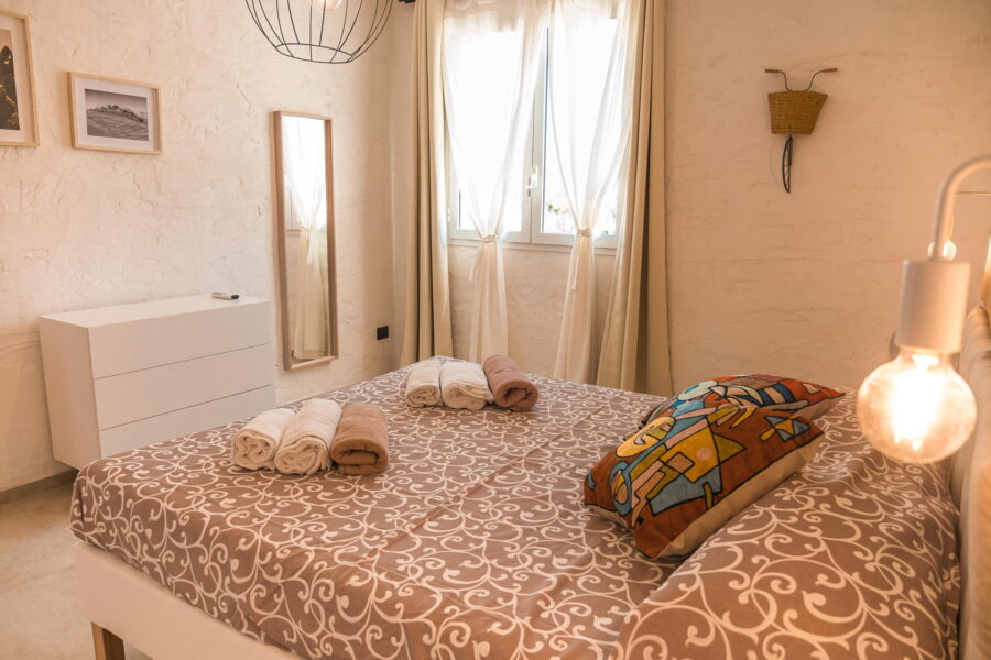 VillaVigneto_AlcamoMarina_BicicleDoubleBedroom_ScentOfSicily