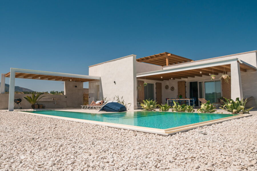 VillaVigneto_AlcamoMarina_PoolCornerView_ScentOfSicily