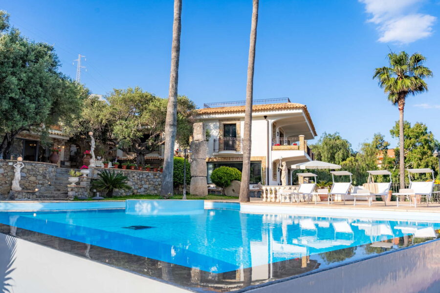 VillaLetojanni-TaorminaArea-InfinityPool-ScentOfSicily