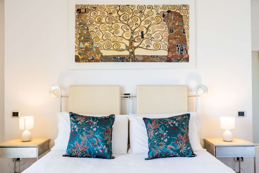 VillaLetojanni-TaorminaArea-PictroreBedroom-ScentOfSicily