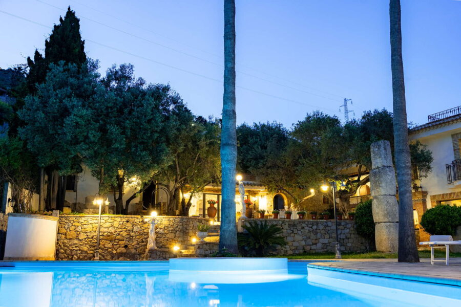 VillaLetojanni-TaorminaArea-PoolevEningColors-ScentOfSicily