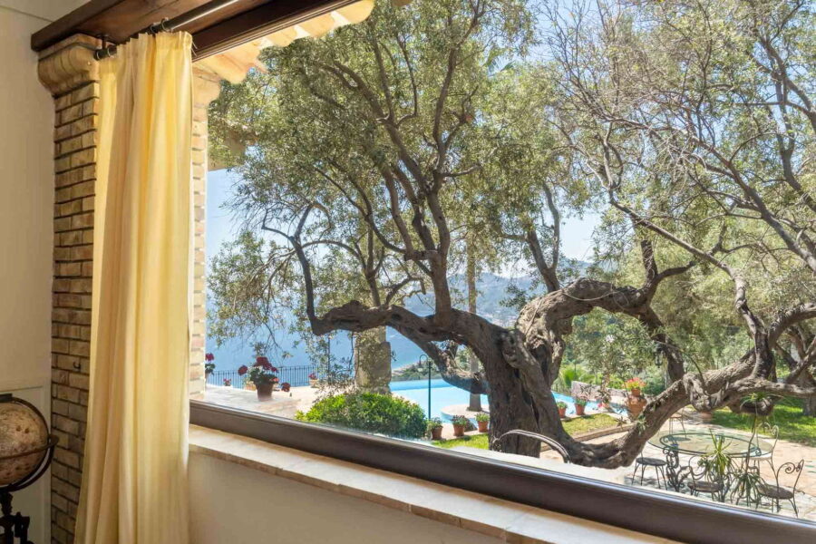 VillaLetojanni-TaorminaArea-RelaxAreaView-ScentOfSicily
