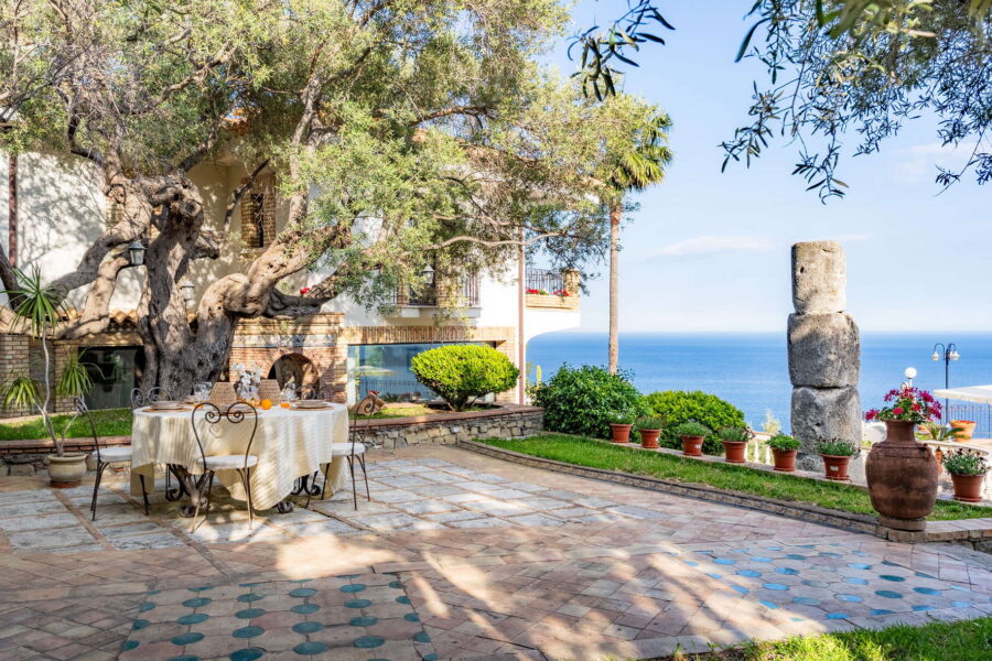 VillaLetojanni-TaorminaArea-TerraceView-ScentOfSicily
