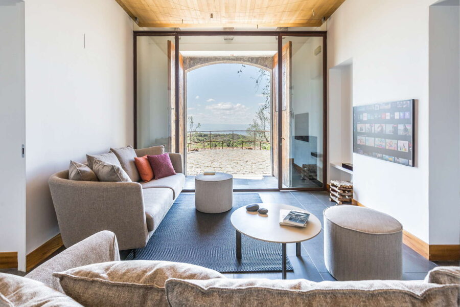 VillaSciara-Regalna-TaorminaArea-TVRoomView-ScentOfSicily