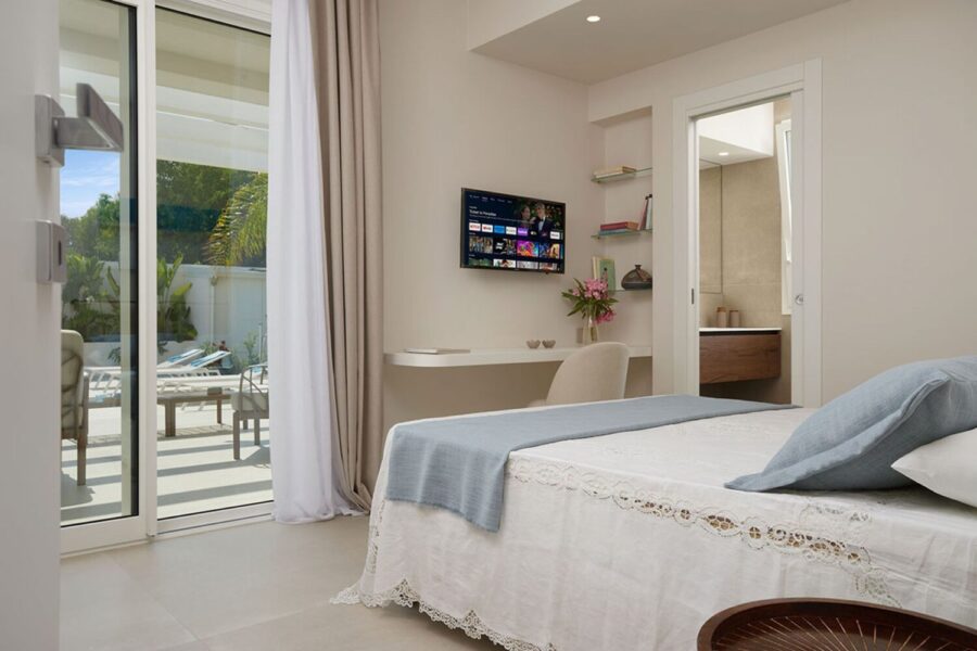 Bathroom ensuite in third bedroom at Sicily villa Azure Essence – Scent of Sicily