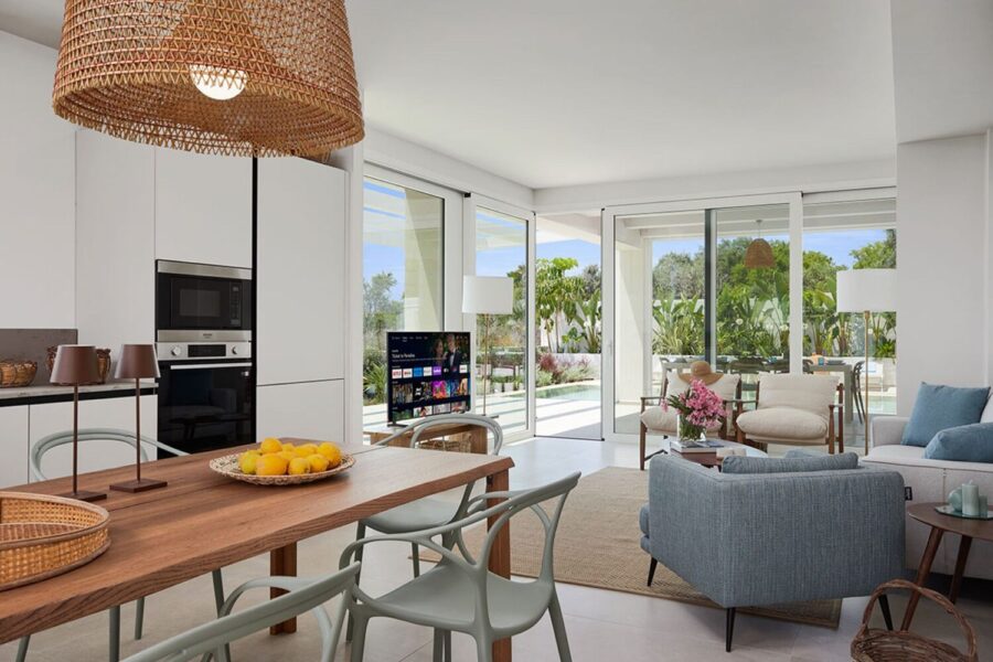 Modern kitchen and dining at Sicily villa Azure Essence – Scent of Sicily